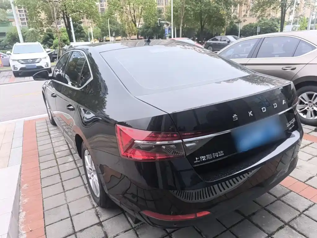 Skoda Superb — миниатюра 5