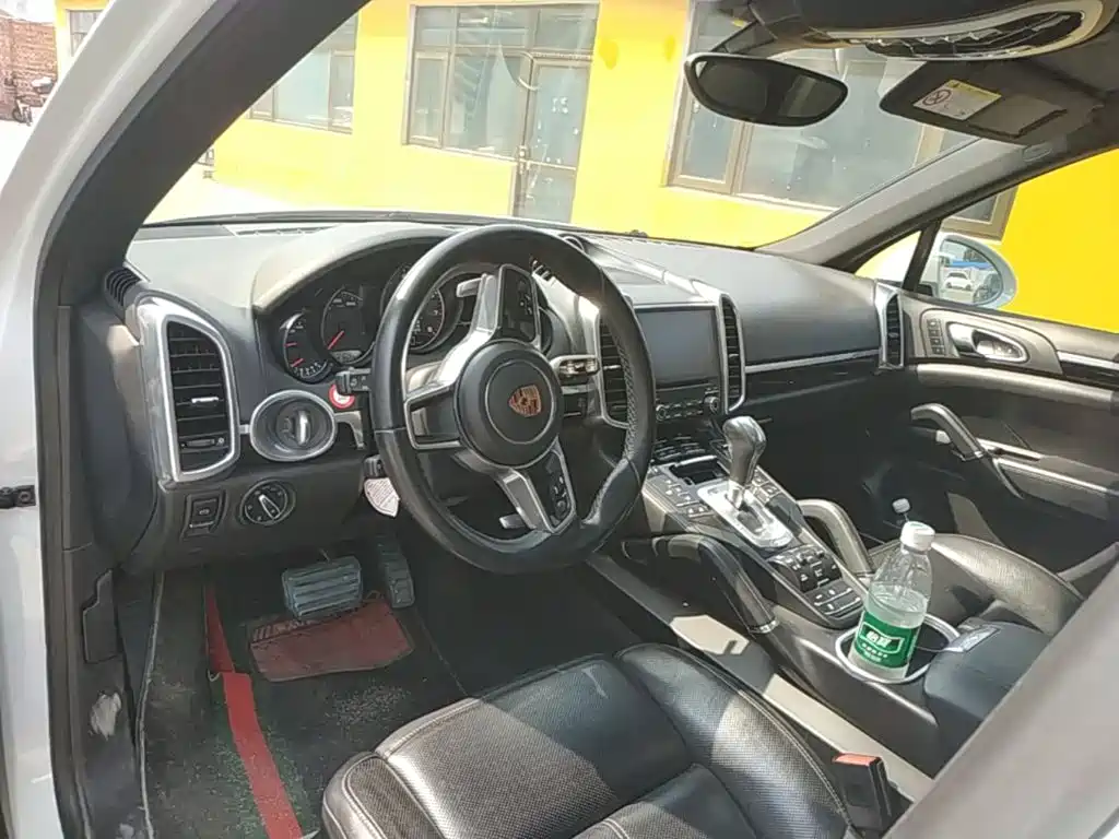 Porsche Cayenne — миниатюра 10