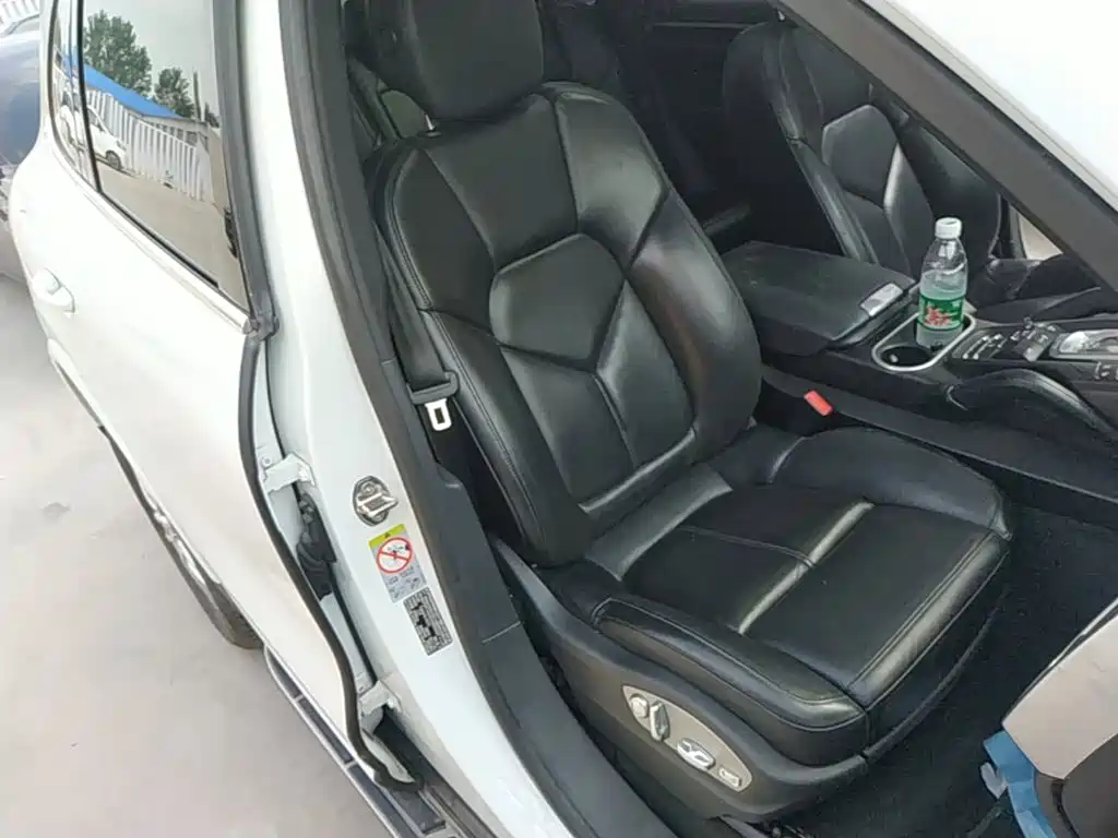 Porsche Cayenne — миниатюра 25