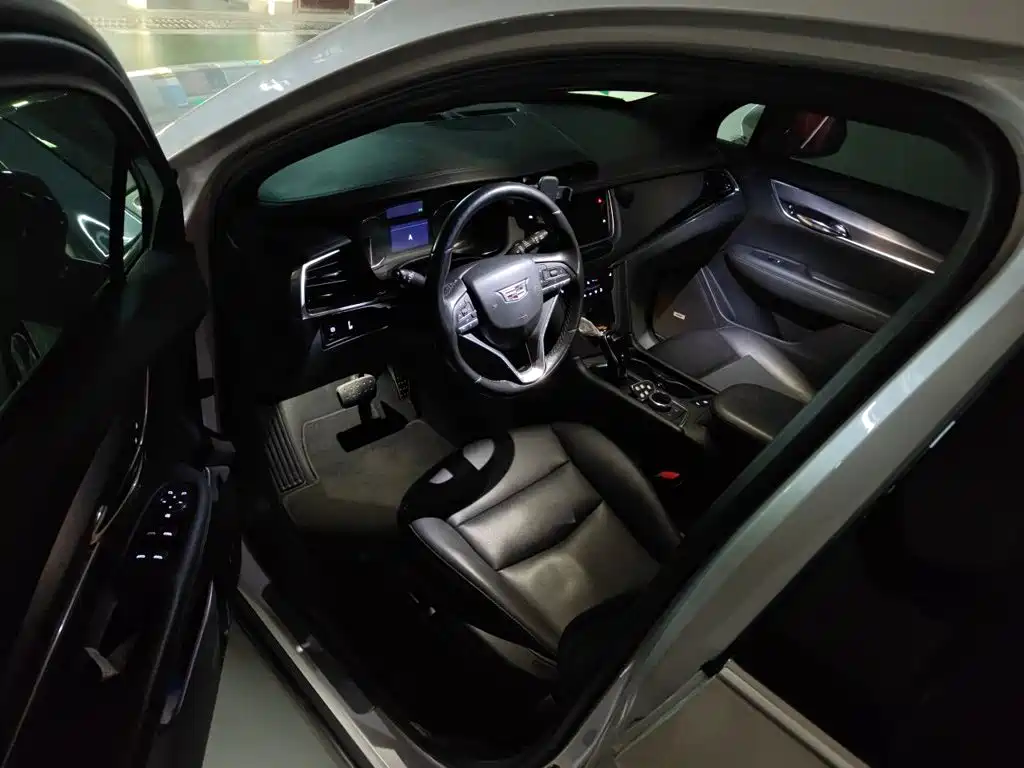 Cadillac XT6 — миниатюра 12
