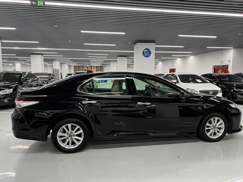 Toyota Camry — миниатюра 4