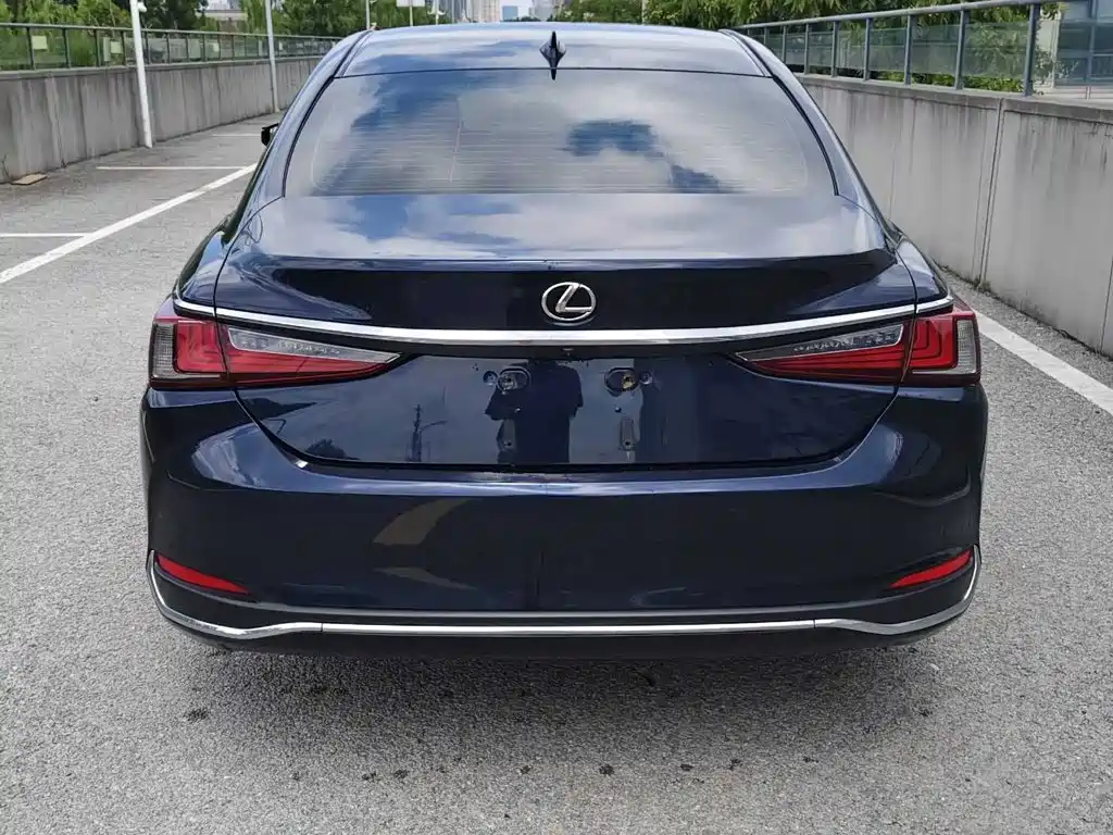 Lexus ES — миниатюра 6