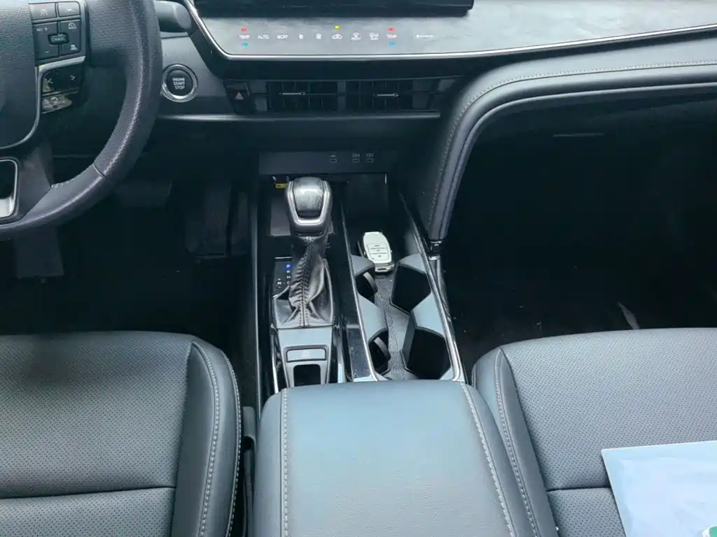 Toyota Camry — миниатюра 14