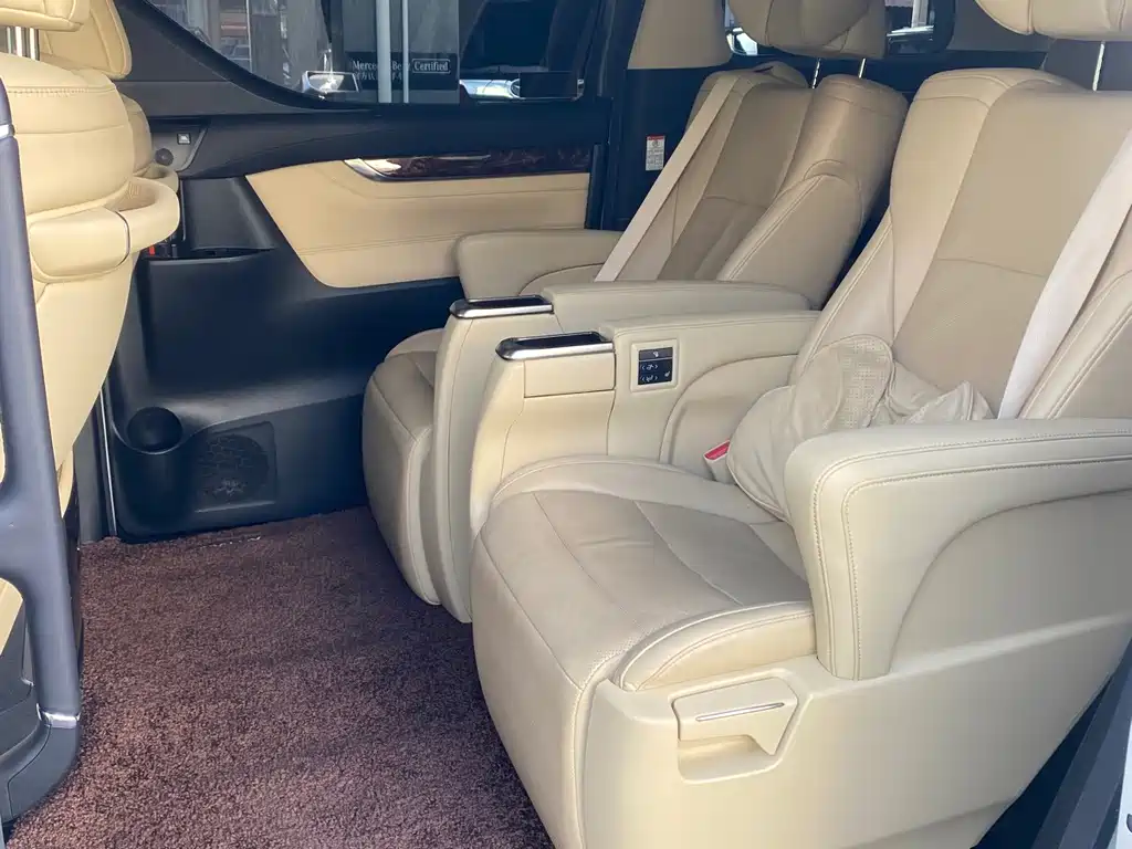 Toyota Alphard — миниатюра 4