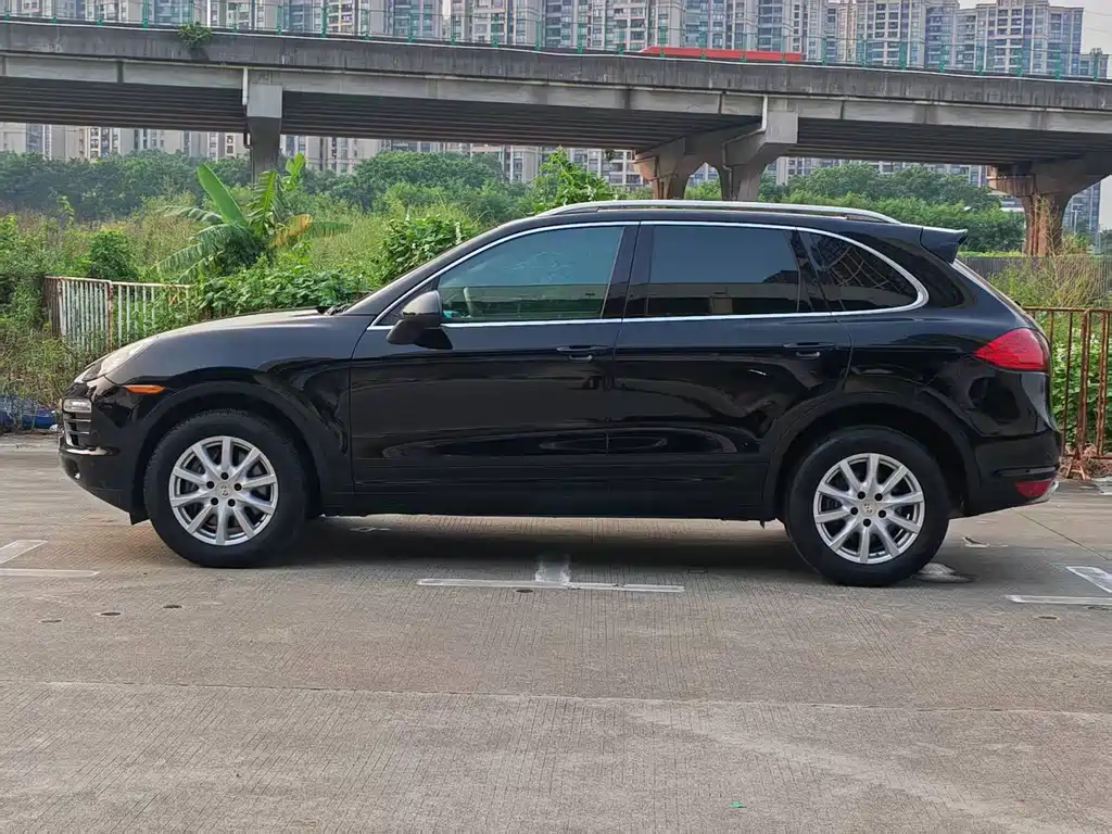 Porsche Cayenne — миниатюра 4