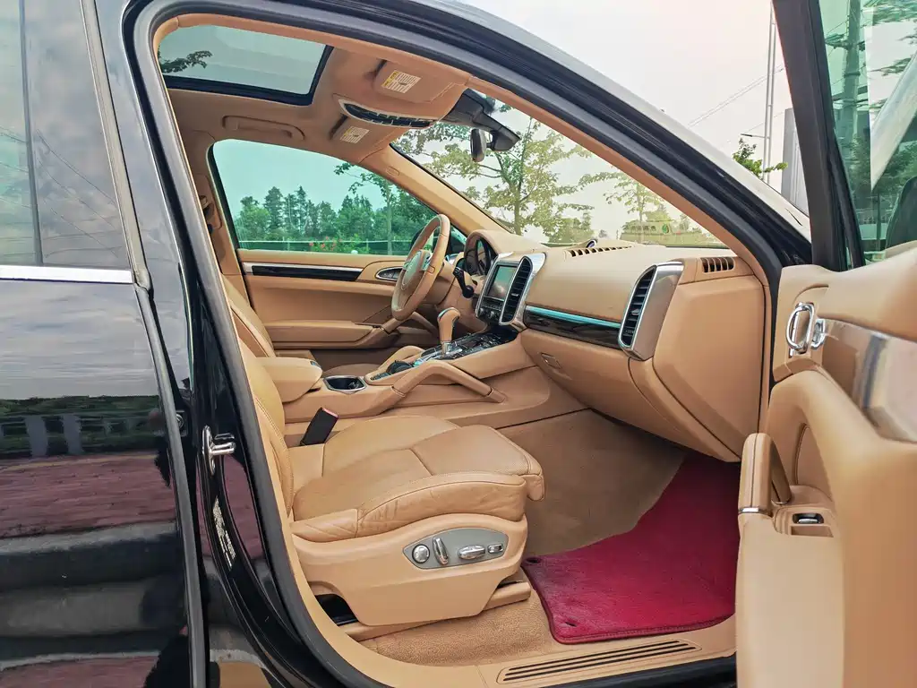 Porsche Cayenne — миниатюра 9