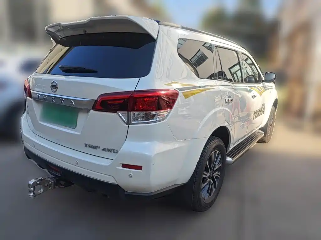 Nissan Terra — миниатюра 6