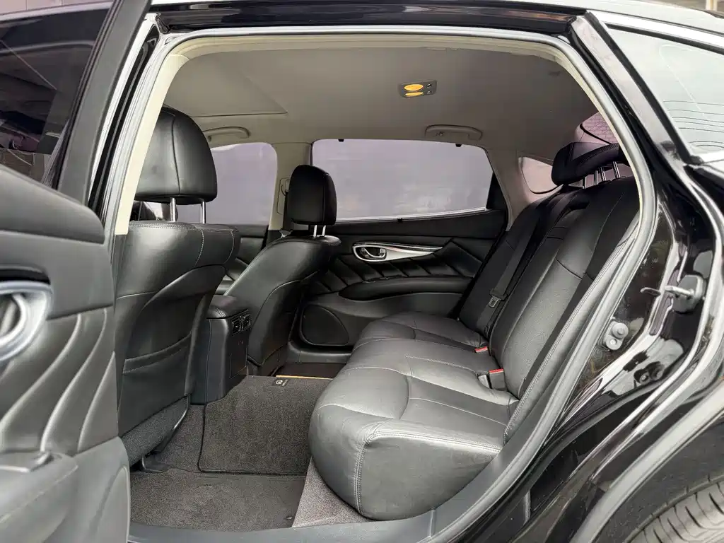 Infiniti Q70 — миниатюра 5