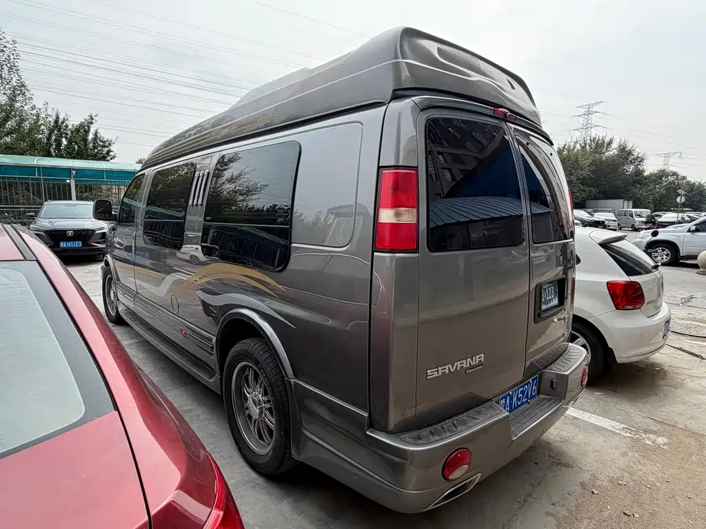 GMC Savana — миниатюра 10