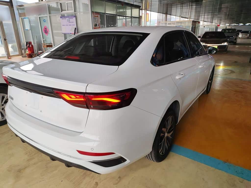 Geely Emgrand 1.5 л 2023 г. Белый, пробег 37200 км