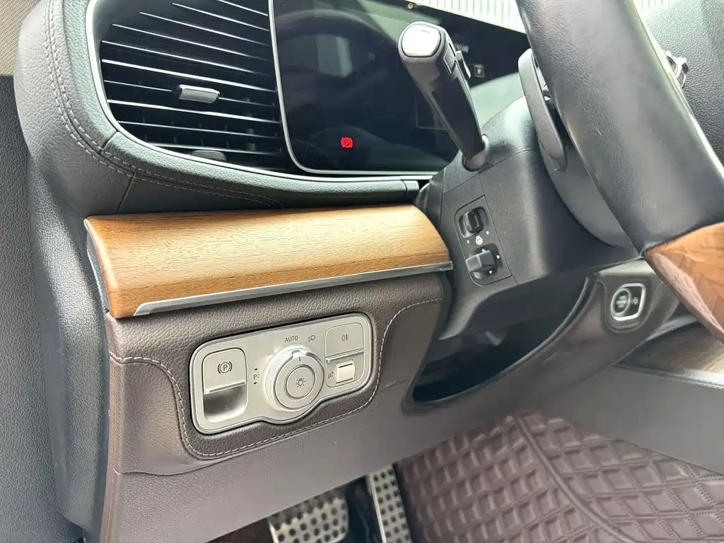 Mercedes-Benz GLS — миниатюра 9
