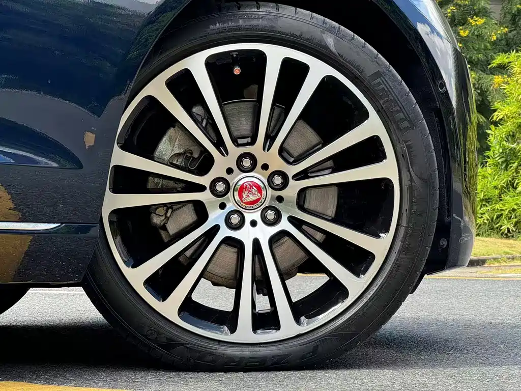 Jaguar XFL — миниатюра 19