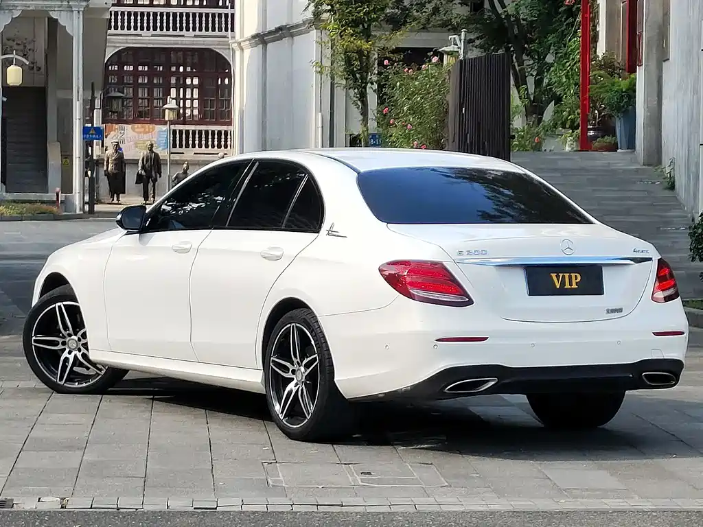 Mercedes-Benz E-Class — миниатюра 6
