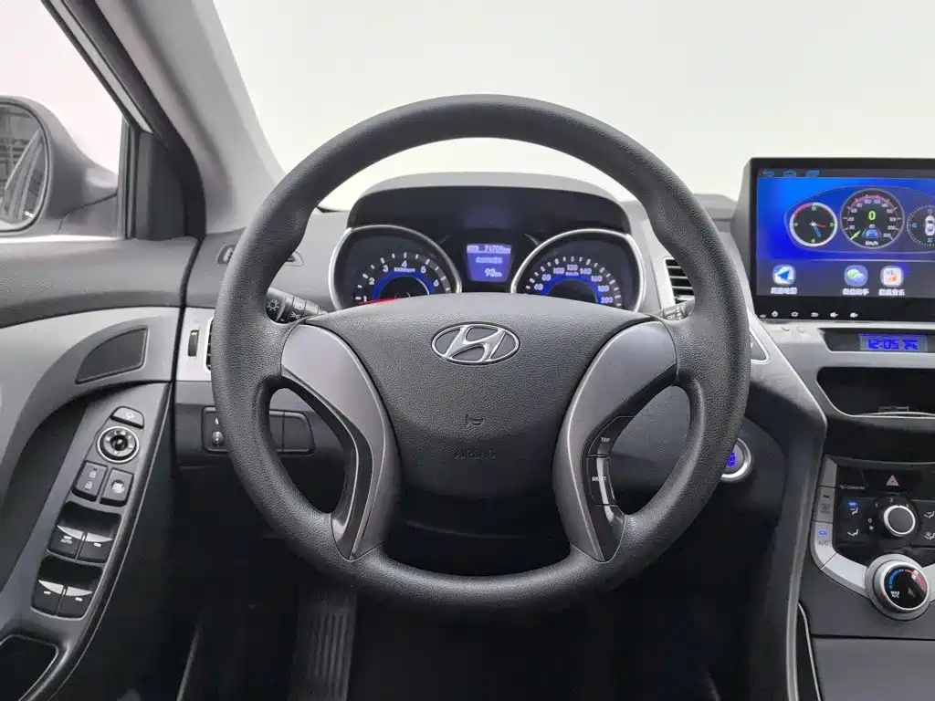 Hyundai Elantra Langdong — миниатюра 11