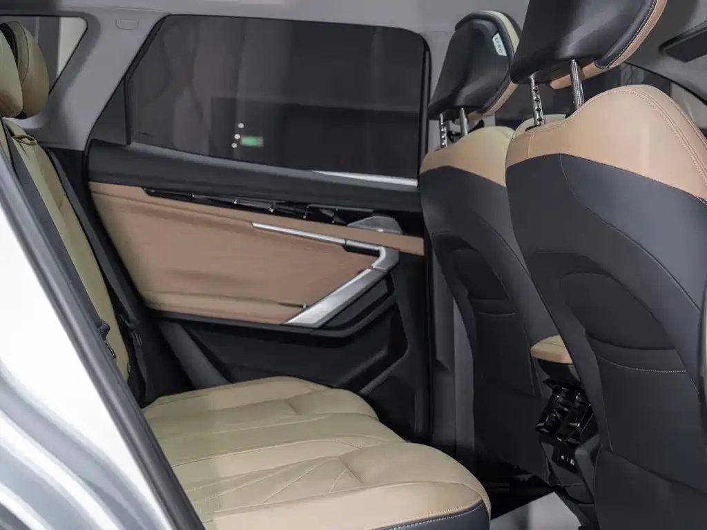 Geely Boyue L — миниатюра 15