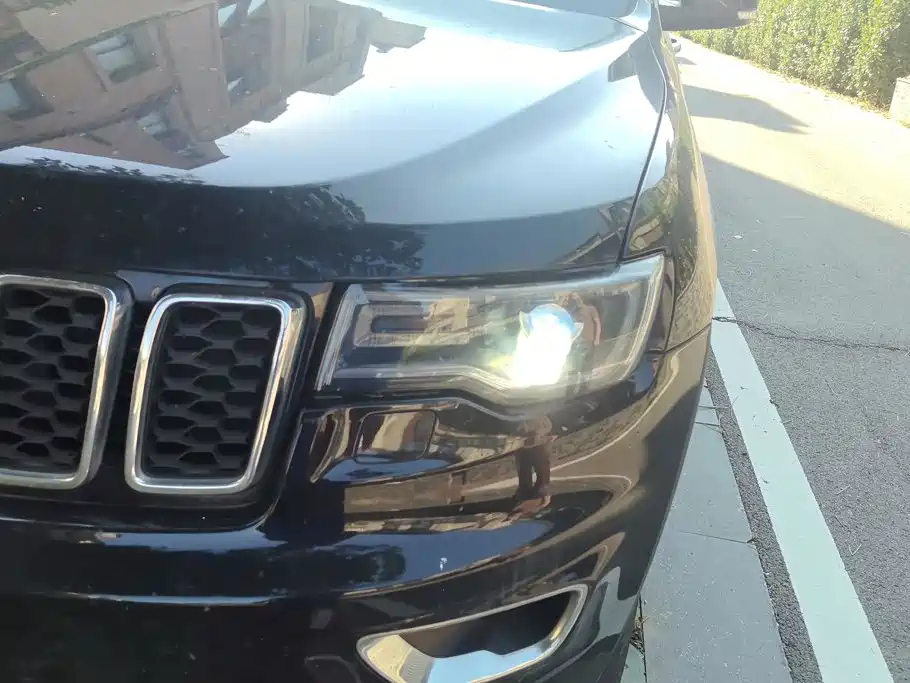 Jeep Grand Cherokee (Import) — миниатюра 5