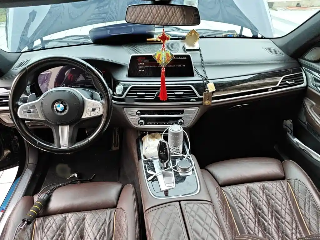 BMW 7 Series — миниатюра 13