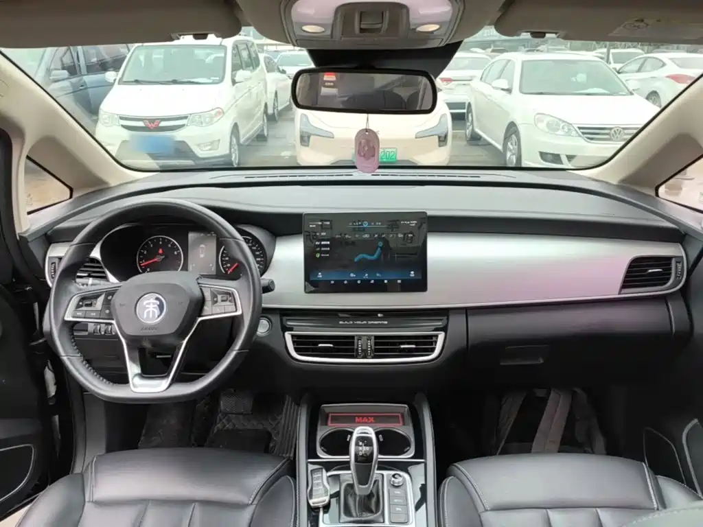 BYD MAX — миниатюра 10