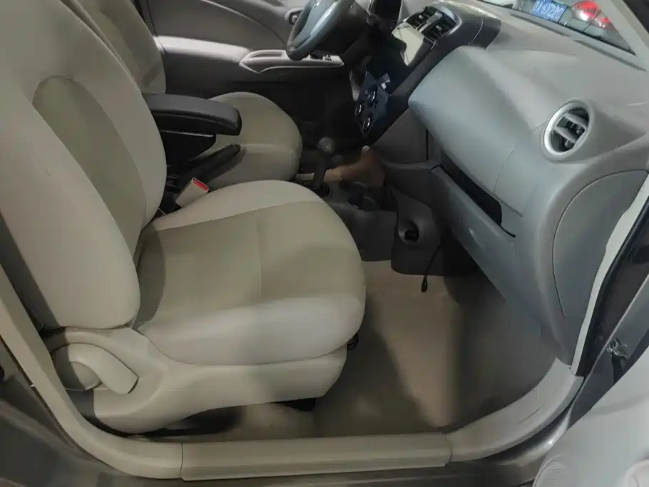 Nissan Sunny — миниатюра 8