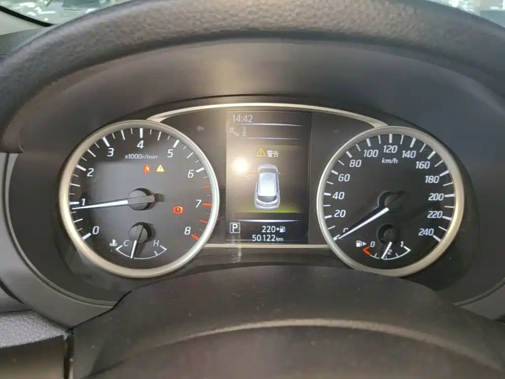 Nissan Tiida — миниатюра 12