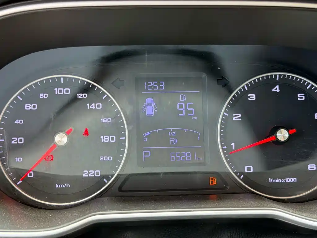 Roewe RX3 — миниатюра 10