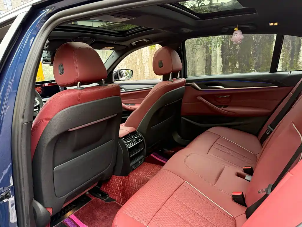 BMW 5 Series — миниатюра 11