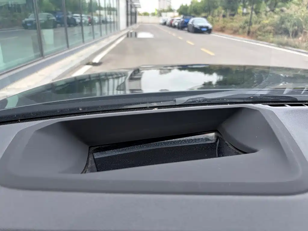 BMW M4 — миниатюра 12