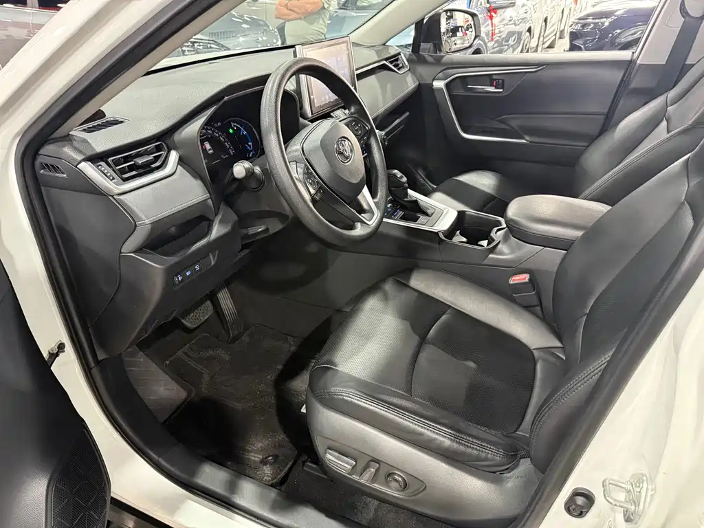 Toyota RAV4 — миниатюра 9