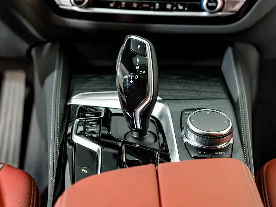 BMW 5 Series — миниатюра 14