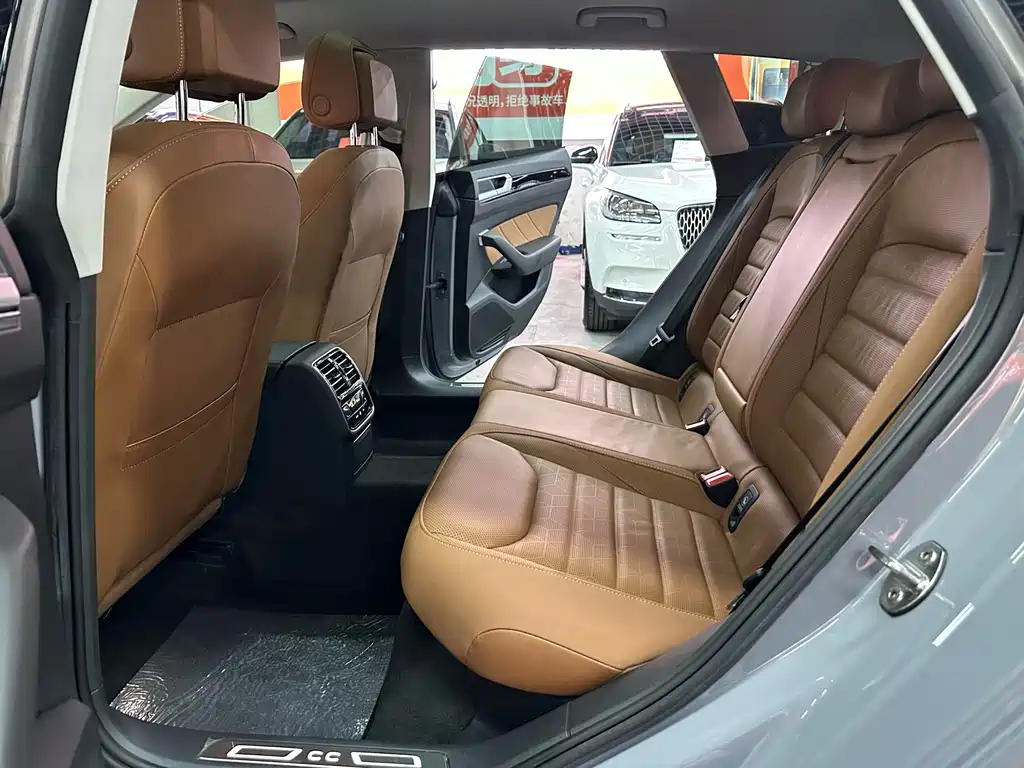 Volkswagen CC — миниатюра 11