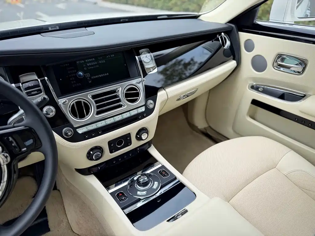 Rolls-Royce Ghost — миниатюра 12