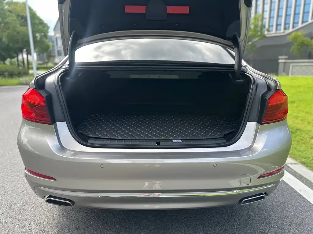 BMW 5 Series New Energy — миниатюра 20