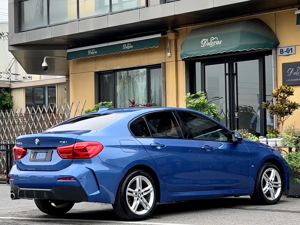 BMW 1 SERIES