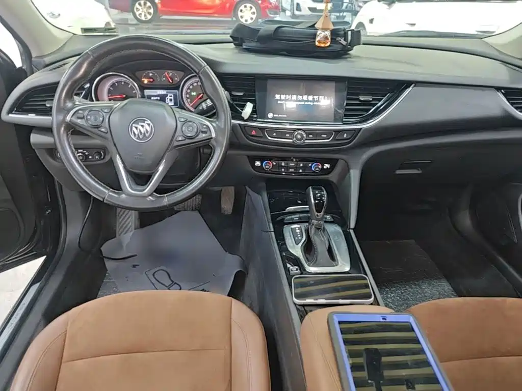 Buick Regal — миниатюра 10