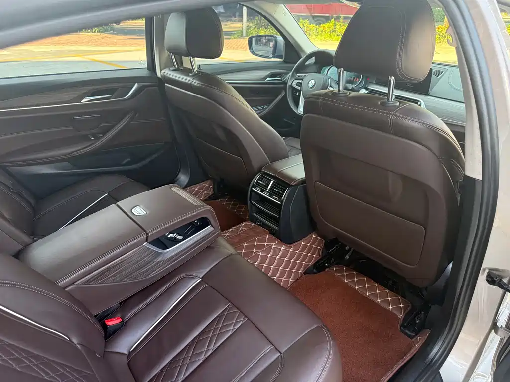 BMW 5 Series — миниатюра 16