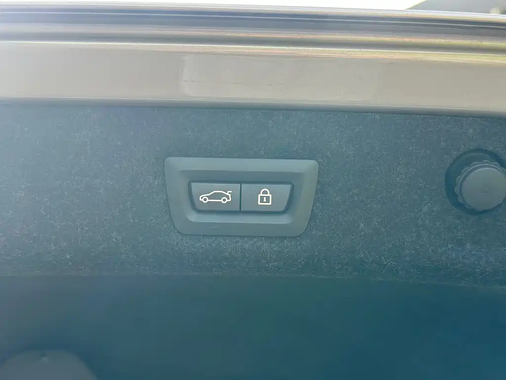 BMW 5 Series New Energy — миниатюра 18