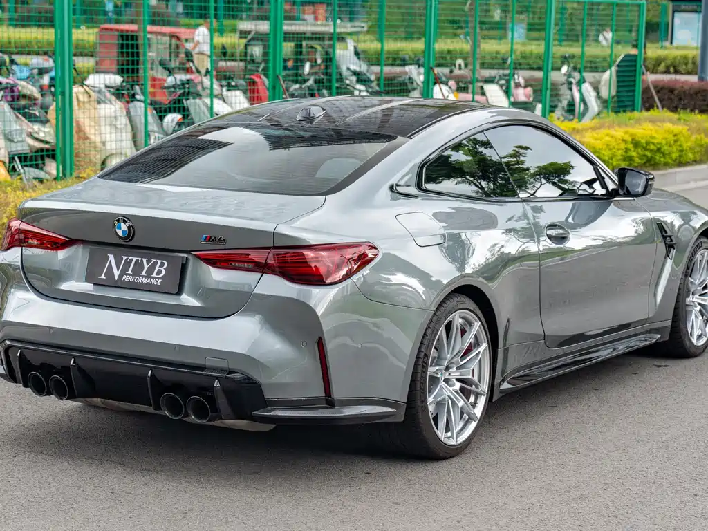 BMW M4 — миниатюра 6