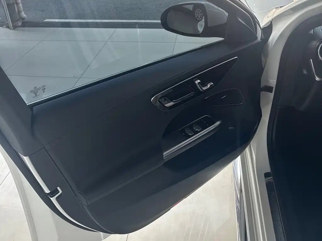 Mercedes-Benz C-Class — миниатюра 8
