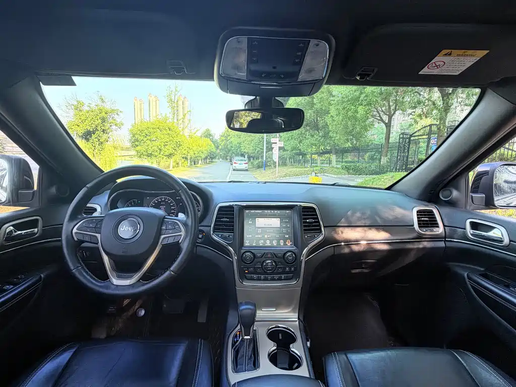 Jeep Grand Cherokee (Import) — миниатюра 18