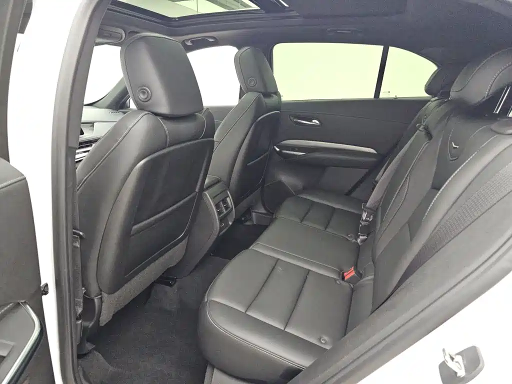 Cadillac XT4 — миниатюра 12