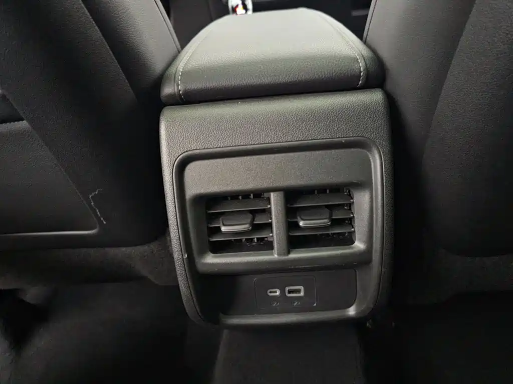 Cadillac XT4 — миниатюра 13