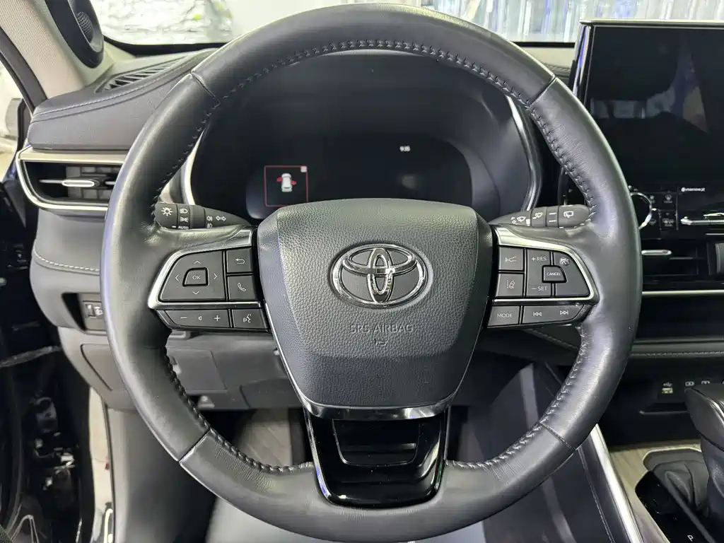Toyota Highlander 2022 2.5L 7 мест