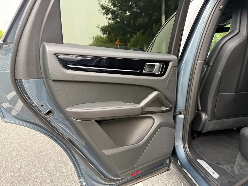 Porsche Cayenne — миниатюра 18