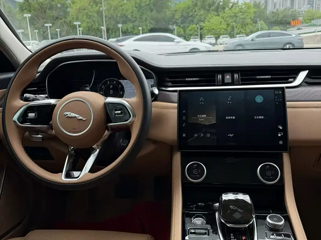 Jaguar XFL — миниатюра 6