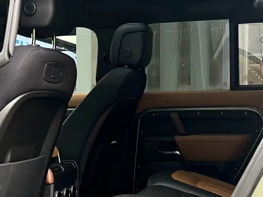Land Rover Defender — миниатюра 5