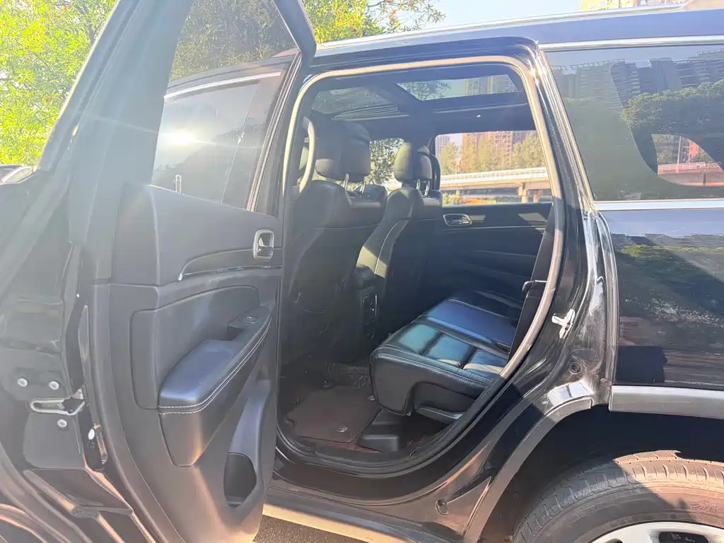 Jeep Grand Cherokee (Import) — миниатюра 11