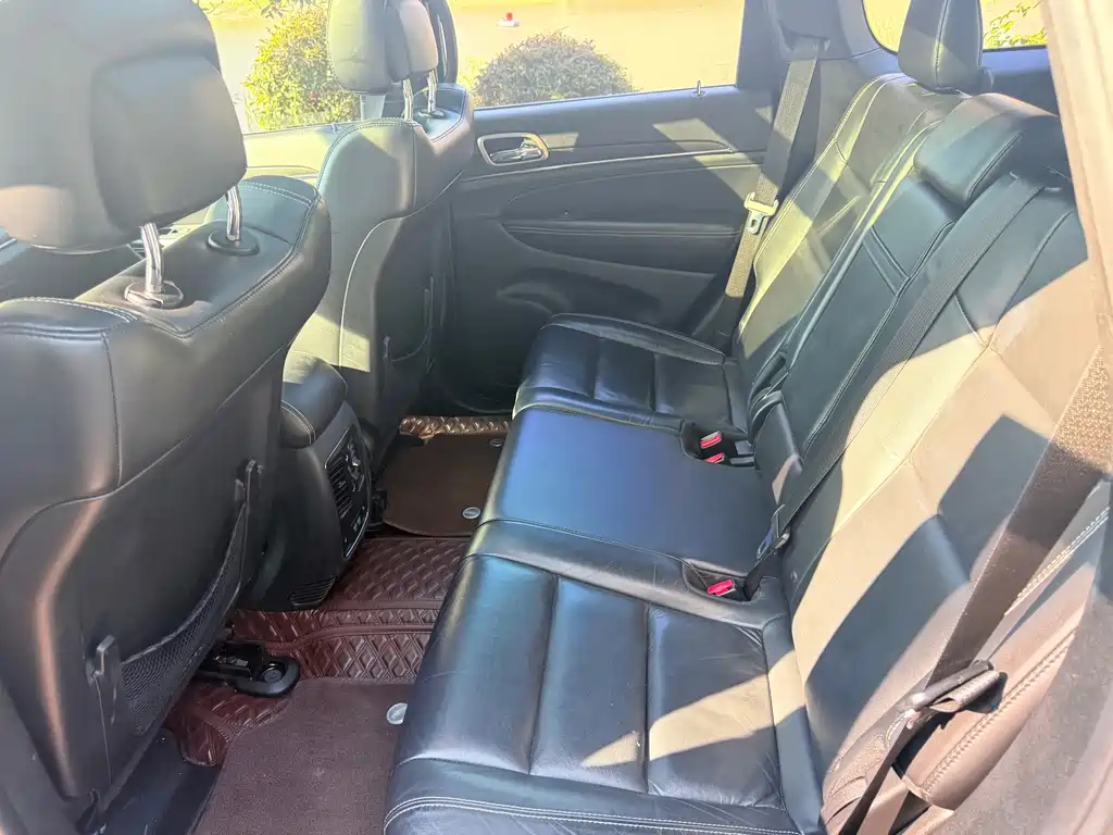 Jeep Grand Cherokee (Import) — миниатюра 12
