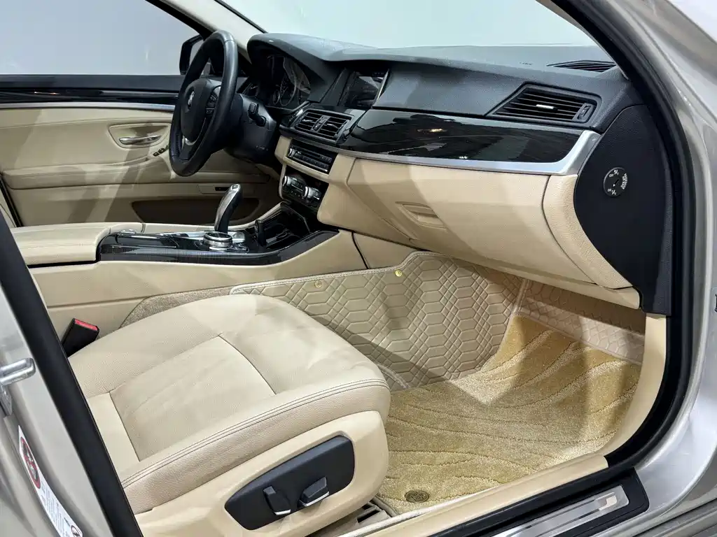 BMW 5 Series — миниатюра 17