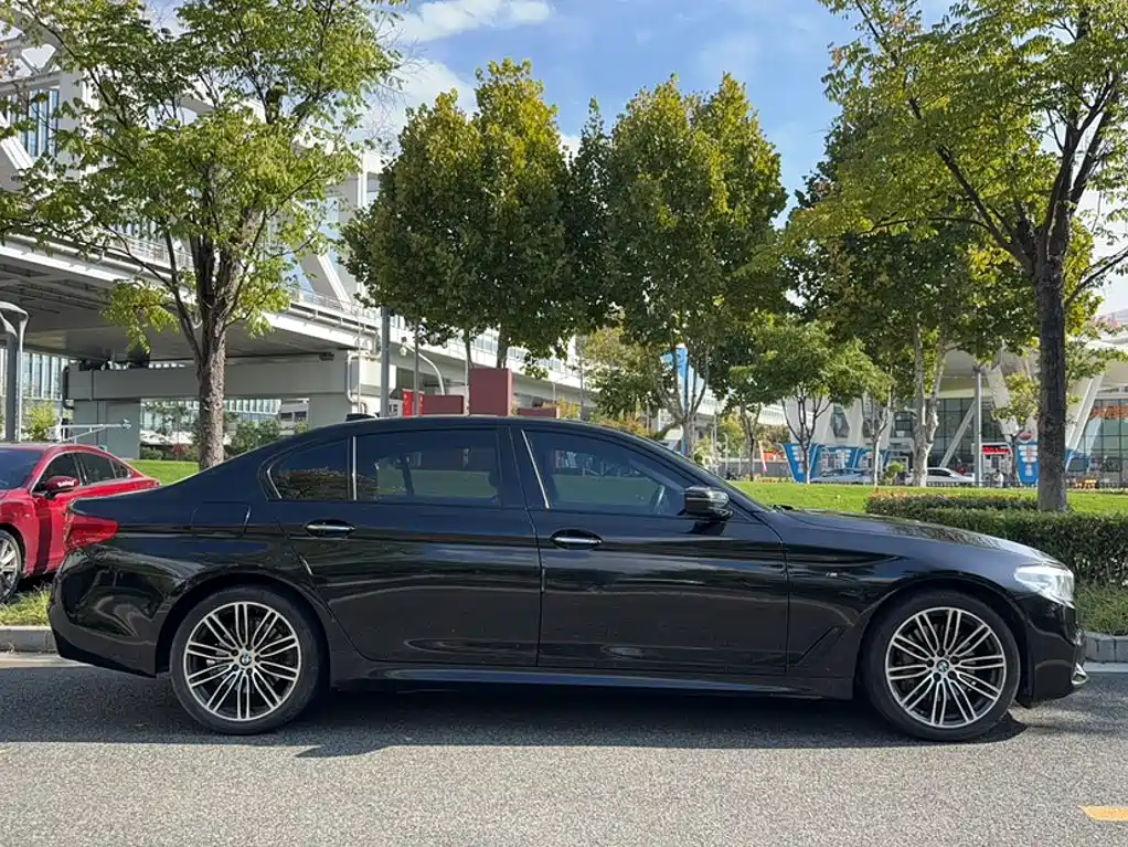 BMW 5 Series — миниатюра 23