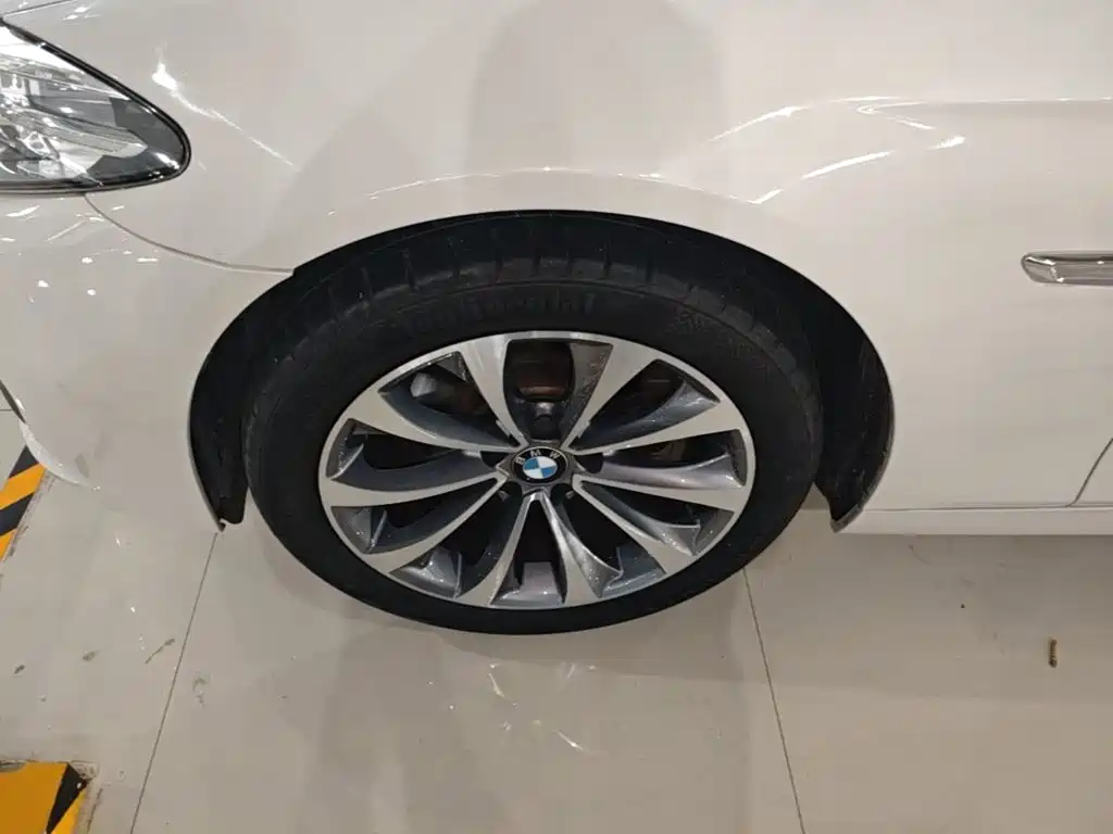 BMW 5 Series — миниатюра 23